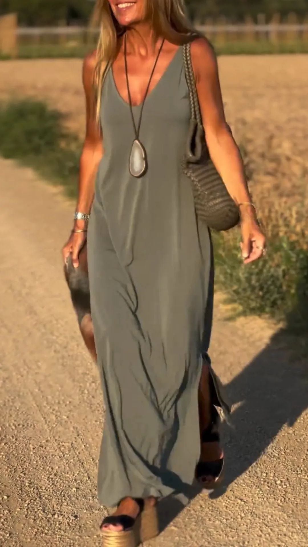 Robe à bretelles sexy et tendance à col en V pour femme