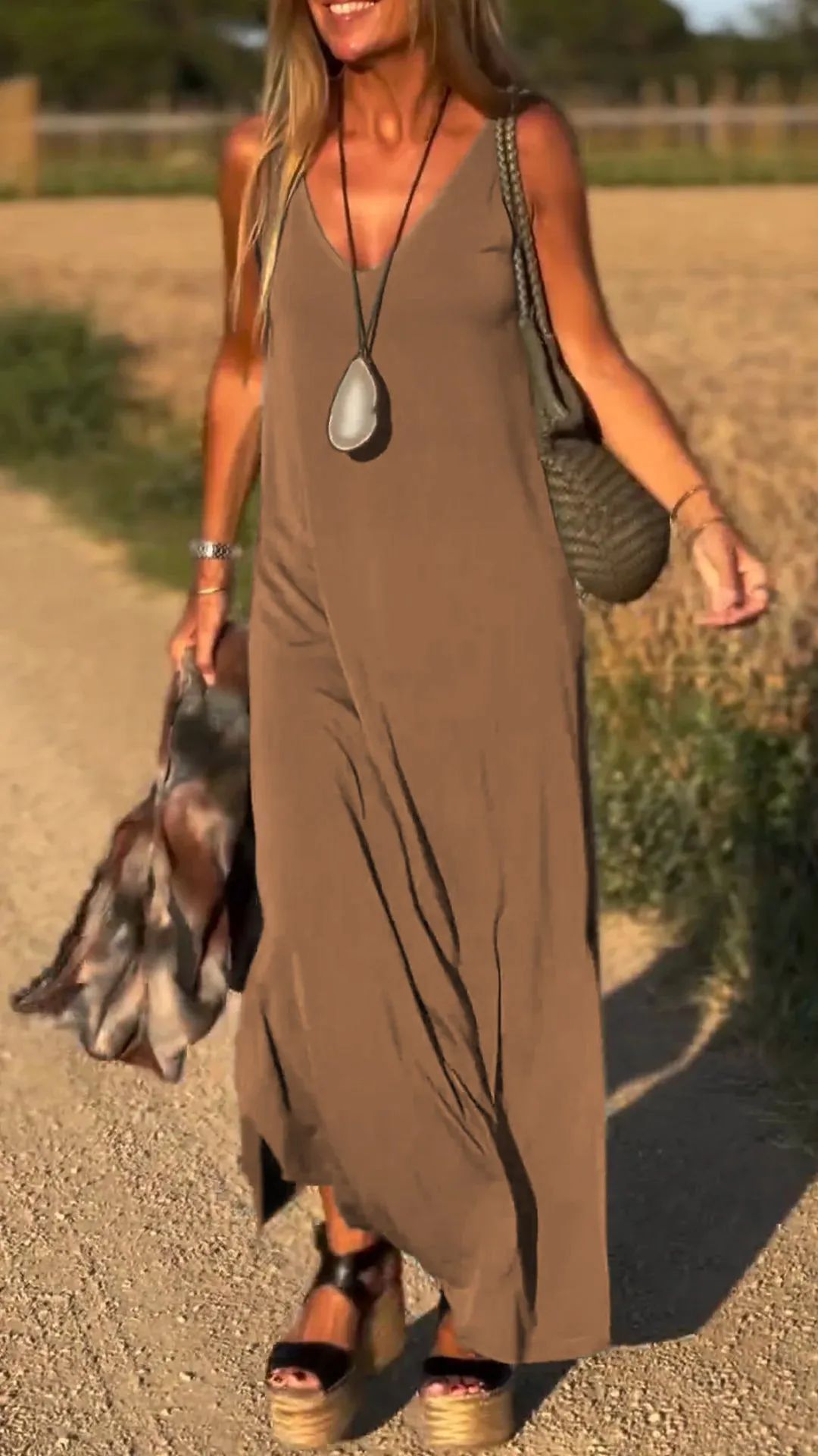 Robe à bretelles sexy et tendance à col en V pour femme